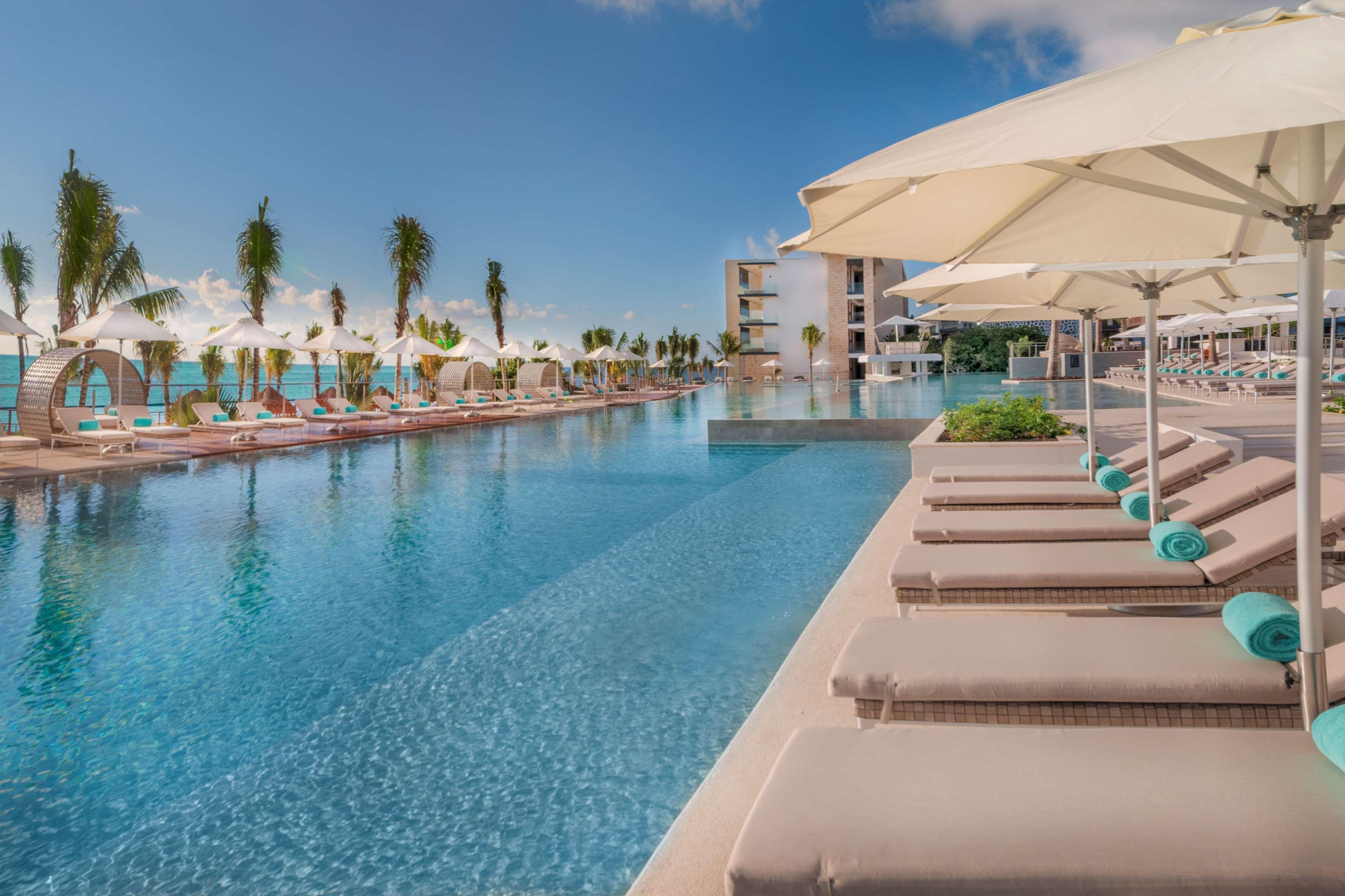 Haven Riviera Cancun (Adults Only) Alfredo V. Bonfil Kültér fotó The pool at the Hilton Cancun Resort