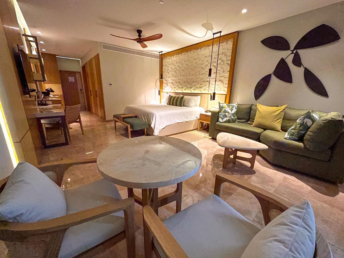 Haven Riviera Cancun (Adults Only) Alfredo V. Bonfil Kültér fotó A suite at the resort