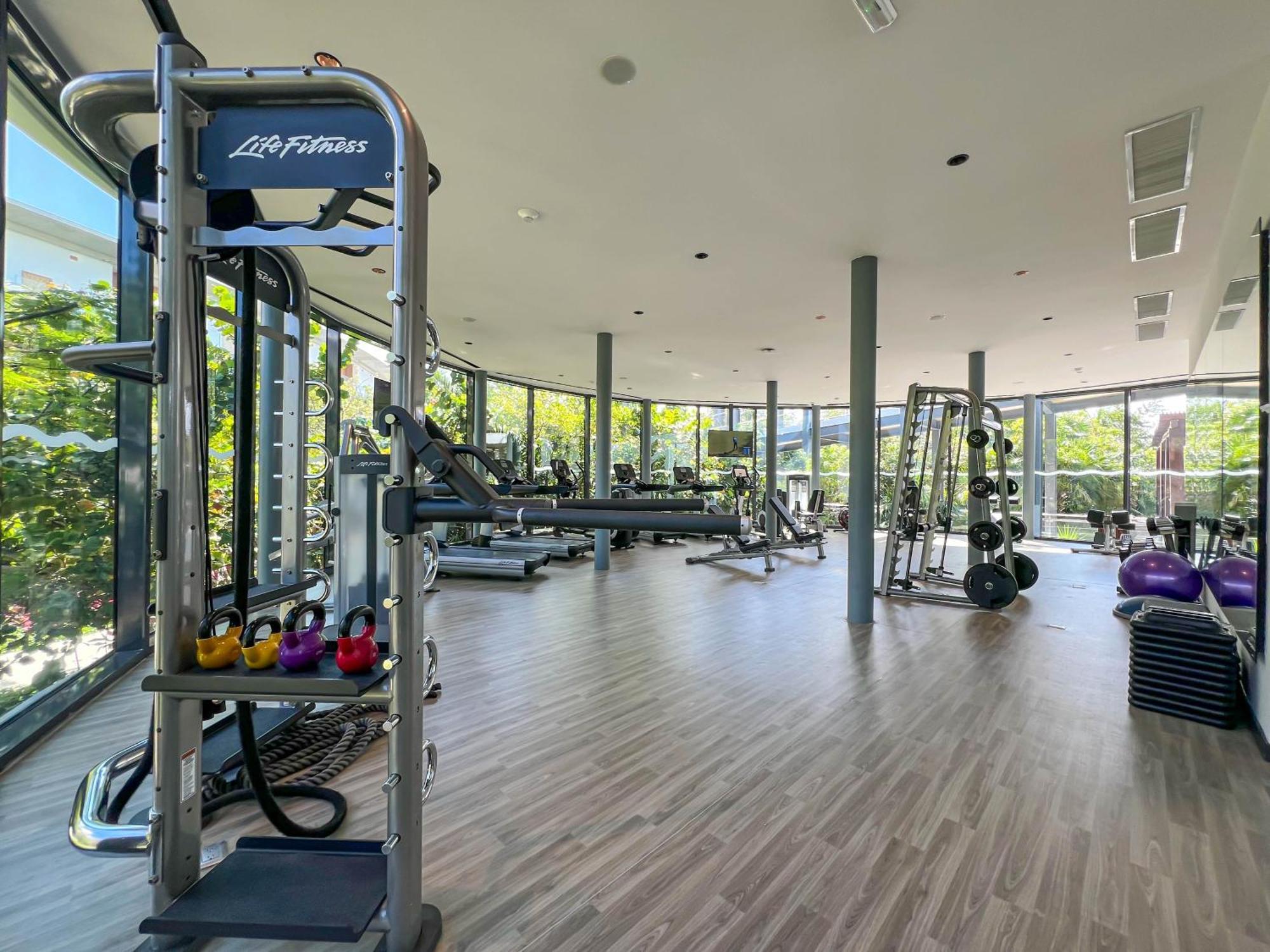 Haven Riviera Cancun (Adults Only) Alfredo V. Bonfil Kültér fotó Life Fitness gym at the 10th floor of the hotel