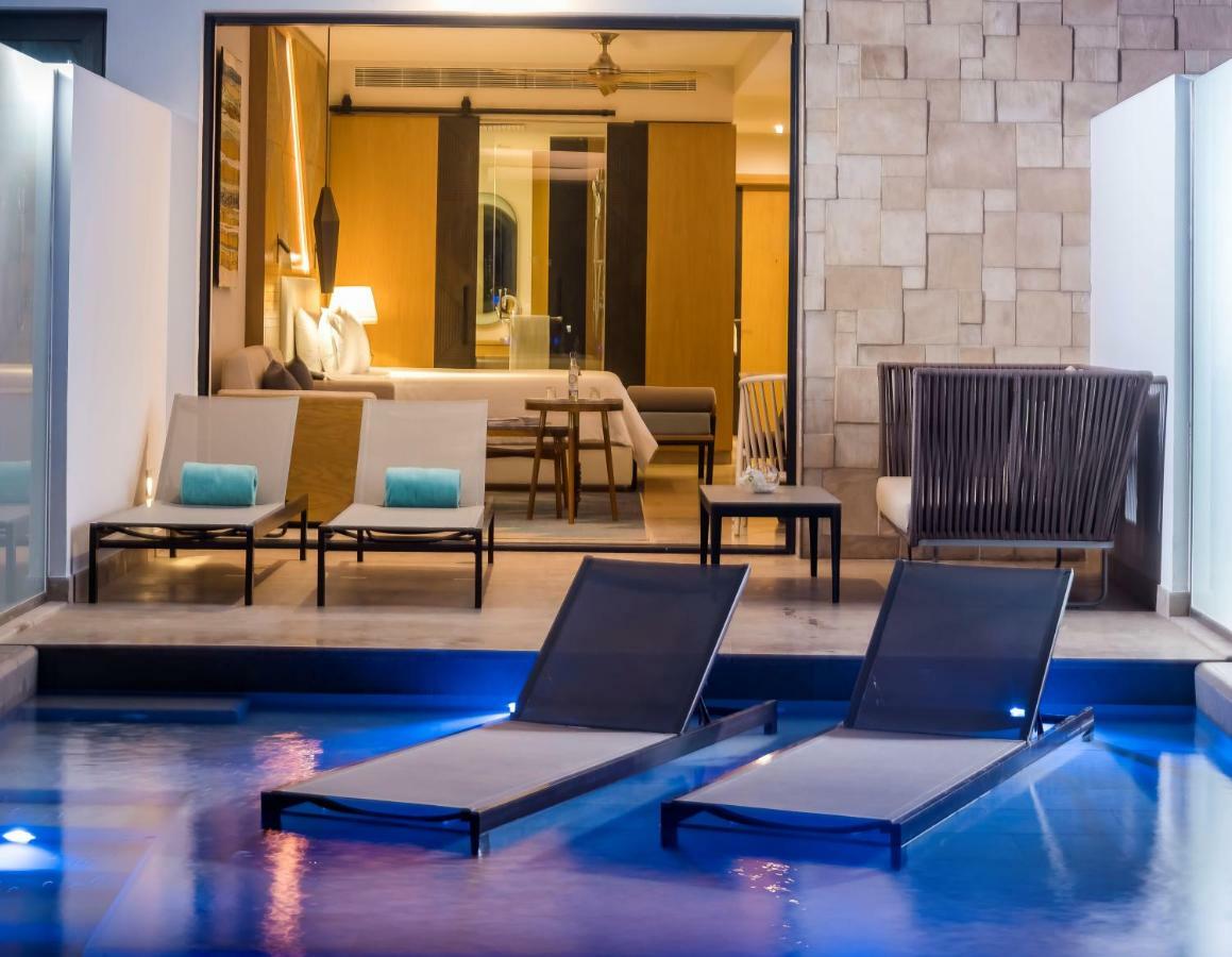 Haven Riviera Cancun (Adults Only) Alfredo V. Bonfil Kültér fotó A pool villa at the hotel